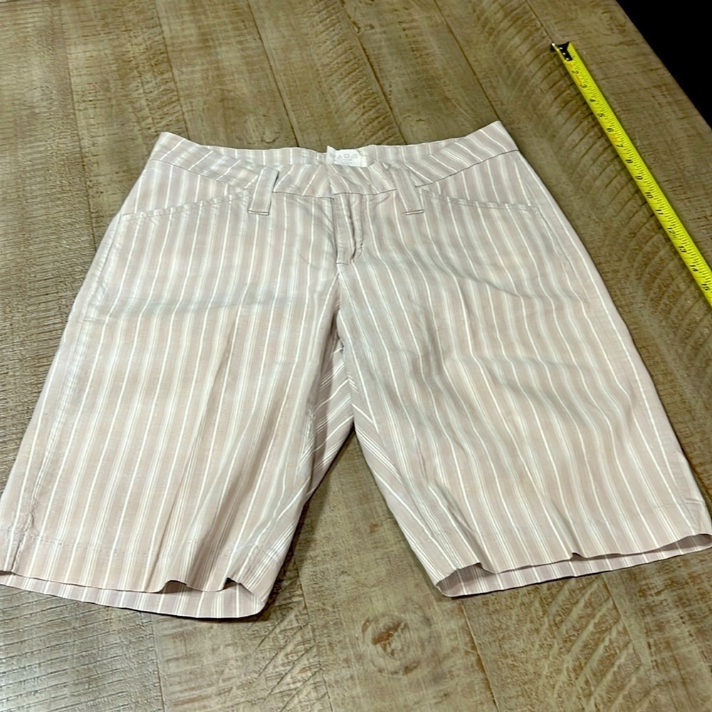 Lee 6P Tan & White Striped Women’s Bermuda Shorts EUC